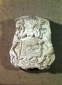 Lid of a pyxis depicting the Mistress of the Animals feeding two wild goats